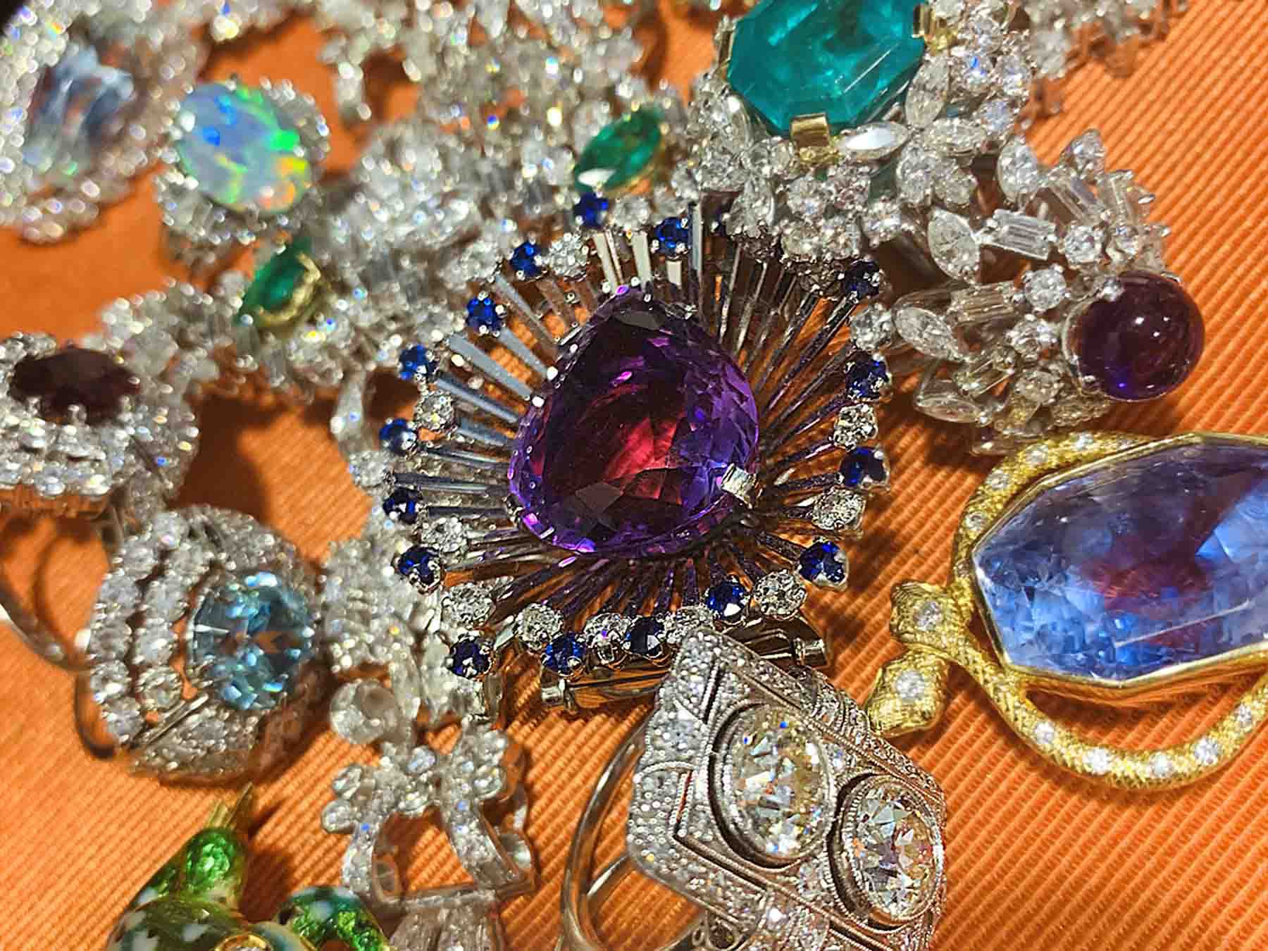 5 Signs You Might Be a Jewellery Addict