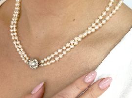 pearl necklace