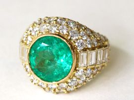 Emerald and Diamond Bombe Ring in yellow gold