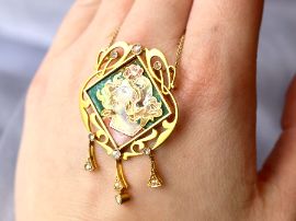 Art Nouveau Enamel Pendant in Gold