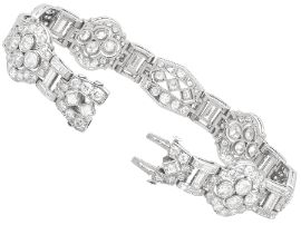 18 Carat Diamond Bracelet in Platinum open