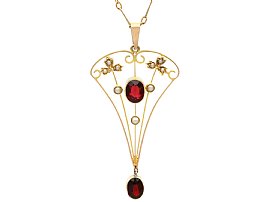 1.02 ct Garnet and Seed Pearl, 9 ct Yellow Gold Pendant - Antique Circa 1920