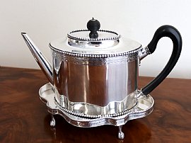 silver teapot 