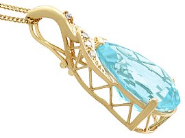 Blue Topaz Pendant Yellow Gold