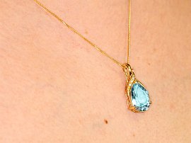 Topaz Pendant Yellow Gold