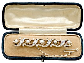 Antique Gold and Pearl Brooch boxed 