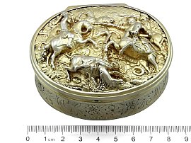 size of gilt silver snuff box