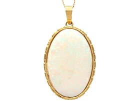 Edwardian 16.80ct Opal and 18ct Yellow Gold Pendant