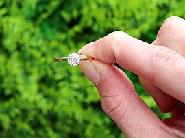 0.8 Carat Diamond Ring in Yellow Gold for Sale Outside