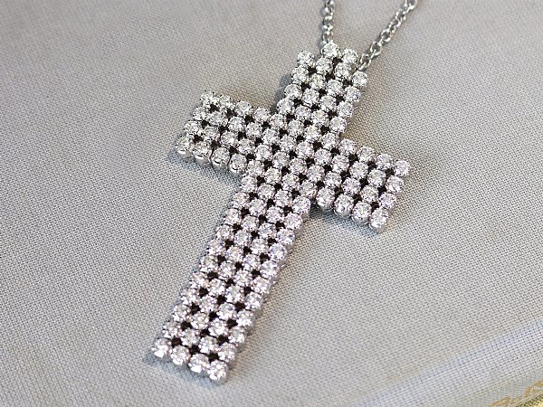 diamond cross pendant 