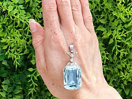 Aquamarine Pendant Outside