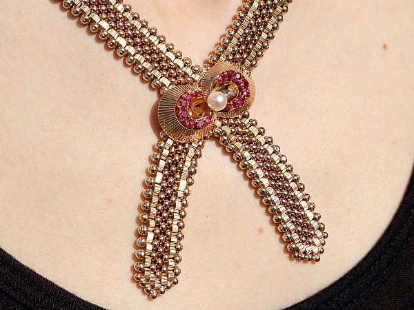 unique 1960s necklace 