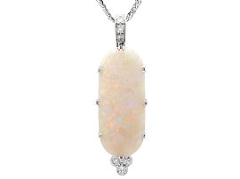 Edwardian 13.82ct Opal and Diamond Pendant in 18ct Yellow Gold