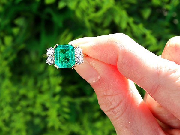 2.21ct Emerald and 0.60ct Diamond, 18ct Yellow Gold Ring