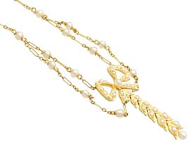 Bow Pearl Necklace in Yellow Gold