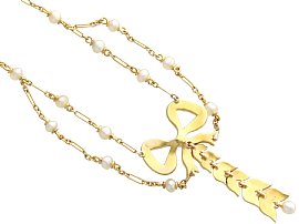 Bow Pearl Necklace in Yellow Gold reverse