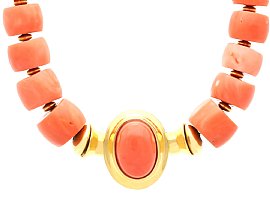 Vintage Coral Bead Necklace in Gold 