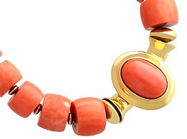 Vintage Coral Bead Necklace in Gold 