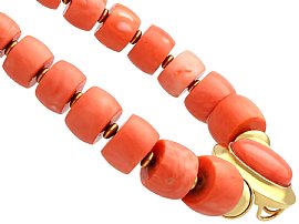 Vintage Coral Bead Necklace in Gold 