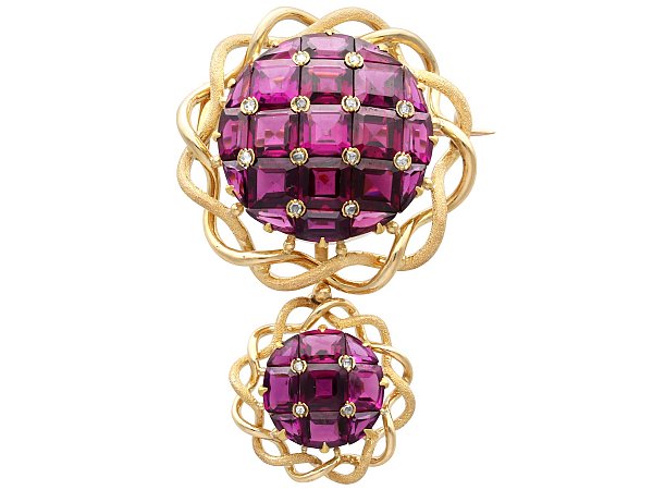 Victorian Garnet Brooch in Yellow Gold for Sale